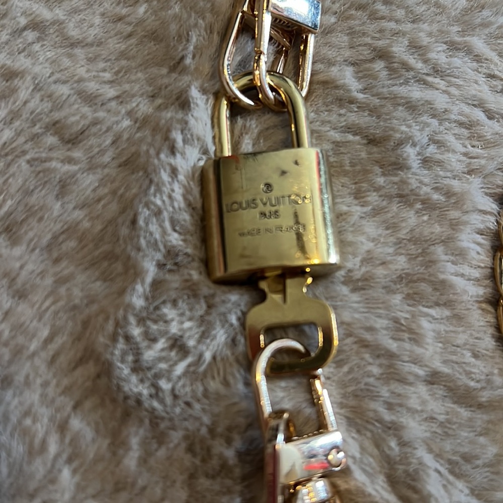 LV lock & key # 317 comes W/ 2 unbranded chain in a gift box Price Is Firm - Picture 7 of 12